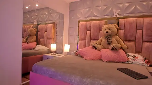 Paris Velvet online show from February 11, 10:00 pm