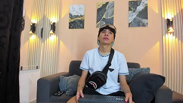 DesiresOfOlympus  online show from April 15, 7:36 pm