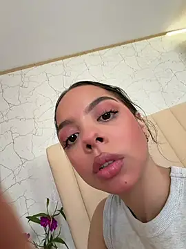 BambiRoses online show from June 4, 4:17 am