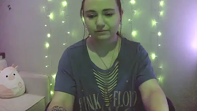 busteebetty online show from February 17, 5:51 am