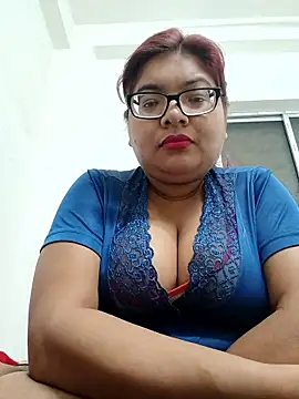 Elie Hallway online show from February 1, 8:40 pm