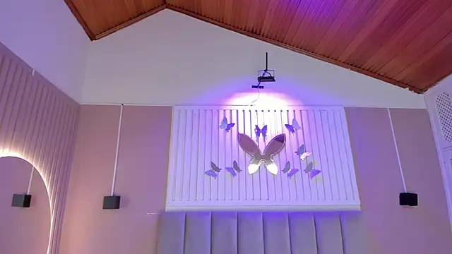  Kailythompson online show from April 10, 7:42 pm