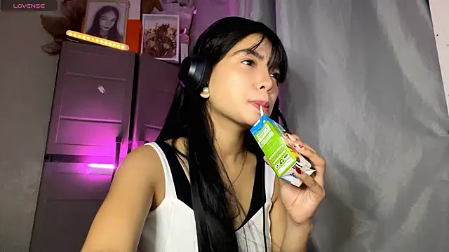 ConstancePorrini online show from March 1, 1:00 pm