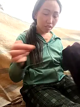 hot-luna- online show from February 23, 7:30 am