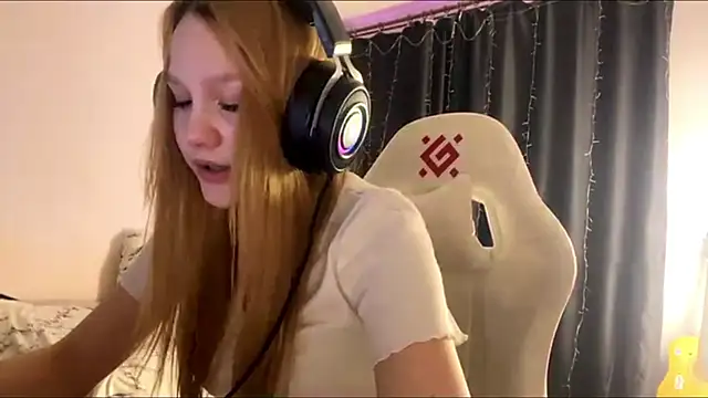 axin burnell online show from April 2, 5:21 pm