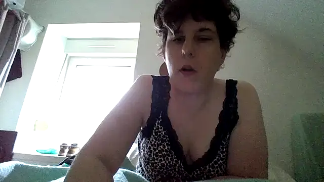 OIseauNoir88 online show from February 9, 8:05 am