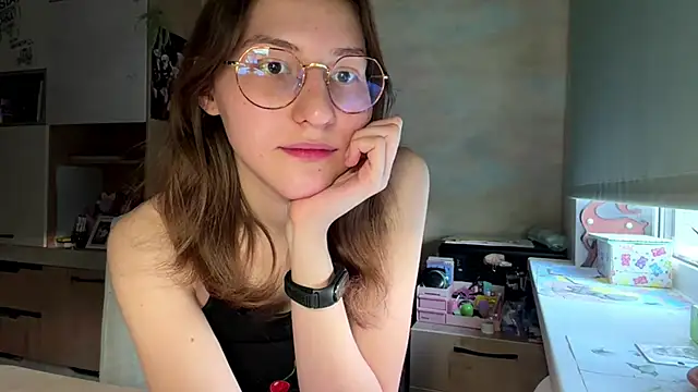 Miaaa Moon online show from April 7, 3:03 pm