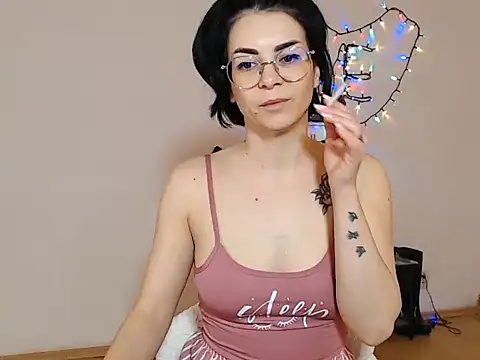 emacandy online show from April 4, 5:01 pm