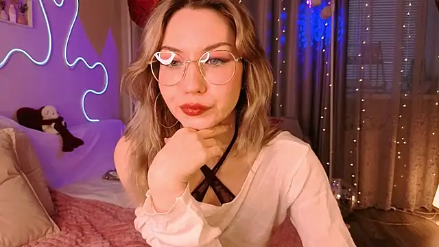 lusciousslily online show from February 25, 1:37 am