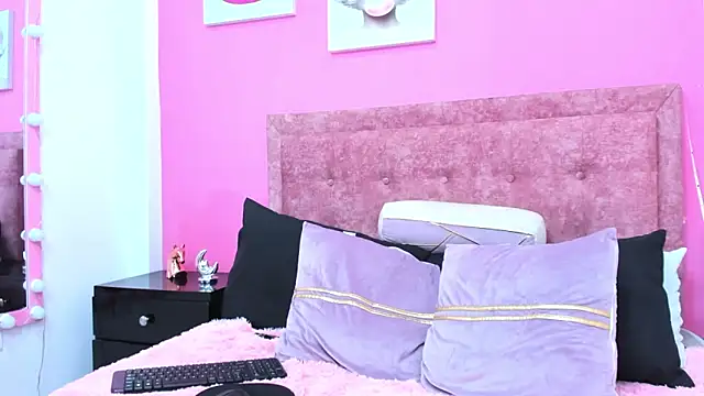 Vaiolletcooper online show from February 28, 7:35 pm