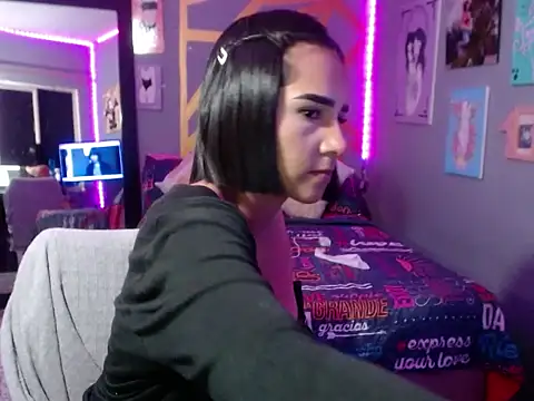 Evelyn lovers  online show from April 8, 1:19 am