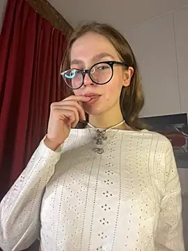 MyKittySayMeow online show from April 12, 9:28 pm