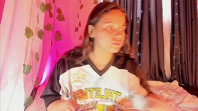 STAR SUZUME online show from March 6, 7:09 pm