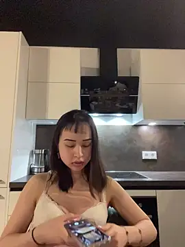 Just-Lilly online show from March 27, 1:01 pm