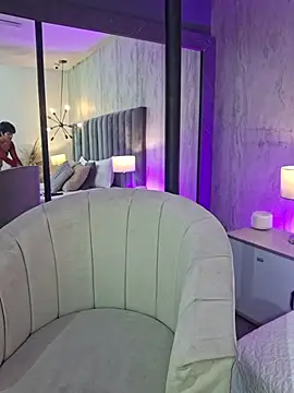 Eva Monroes online show from April 1, 5:19 am