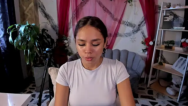 CarolineFyre online show from May 31, 3:18 pm