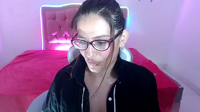 snowhot-69 online show from March 23, 12:39 am