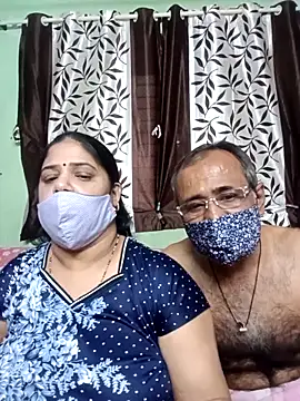 HoneyHush online show from February 24, 1:10 pm