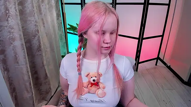 AnnieVibe online show from March 13, 5:36 pm