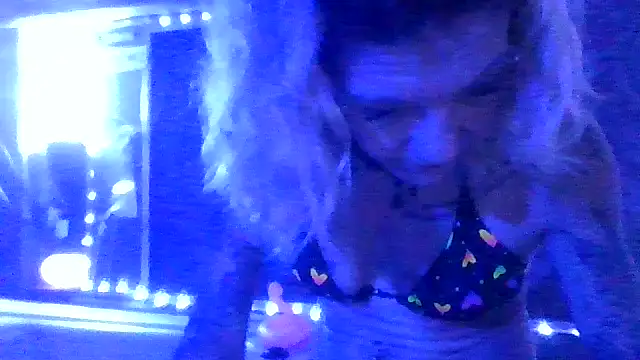 CrystalMaria8 online show from July 21, 7:09 am