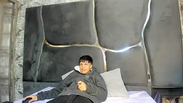 SaxxybunnyAndJayzzy online show from March 25, 10:34 pm