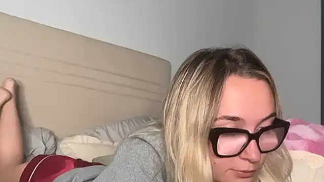 kelseyblu online show from May 26, 11:48 pm