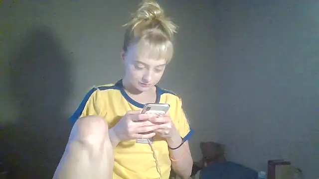 KiwiDreamy1 online show from February 10, 11:19 pm