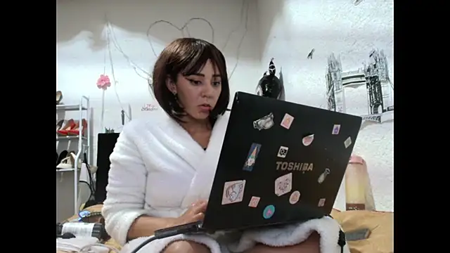 Isabelle Sara online show from April 15, 3:29 am