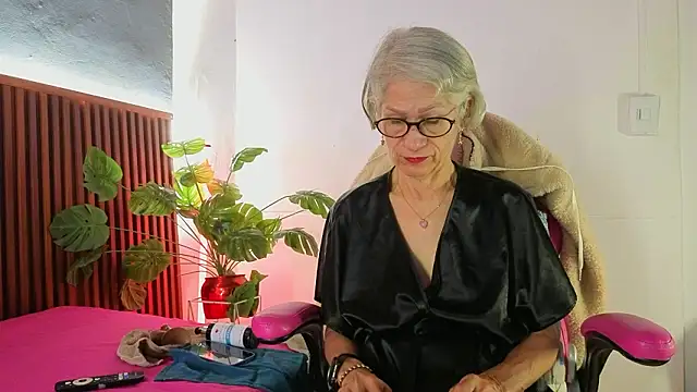 miss monserrate01 online show from February 12, 1:13 pm