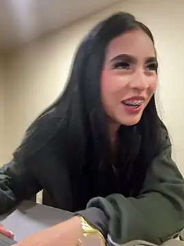 Sara Fernandez  online show from April 13, 2:07 pm