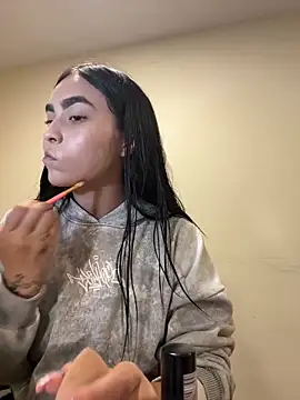 Sara Fernandez  online show from March 31, 2:17 pm