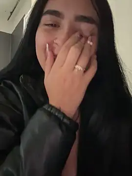 Sara Fernandez  online show from February 23, 1:54 pm