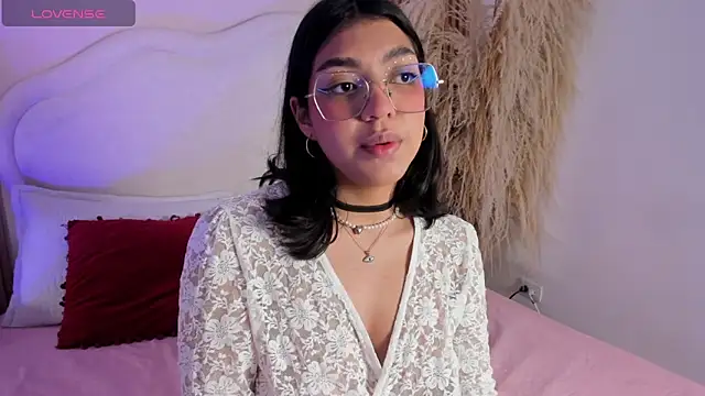 rebeca taylor online show from February 26, 3:49 am