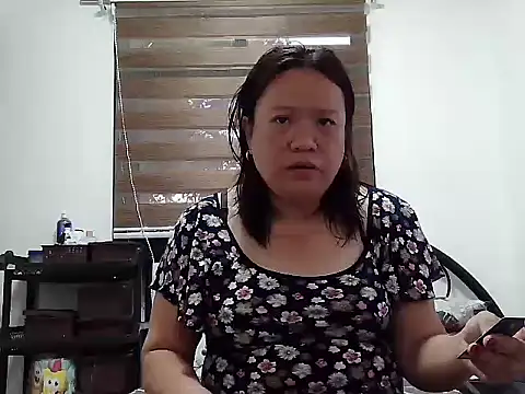 yummychubby29 online show from February 3, 5:16 am