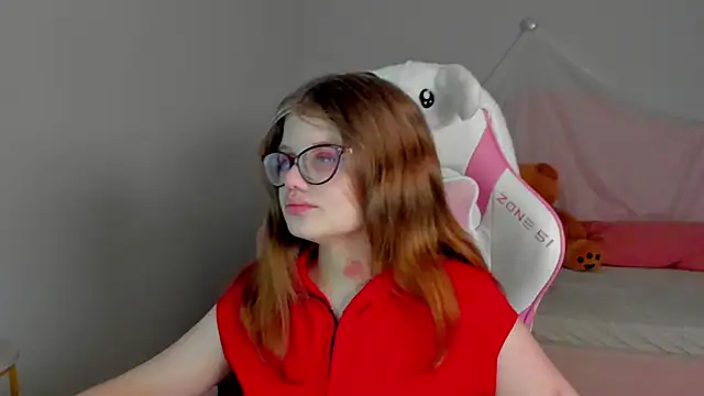 ChloeHalses online show from April 10, 6:14 pm