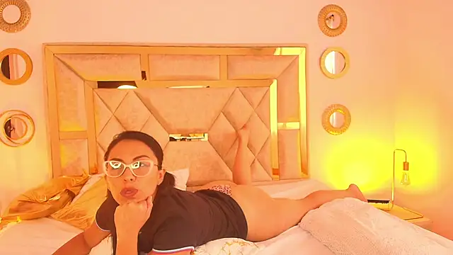 Emma Sanz   online show from February 16, 12:49 pm