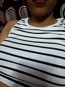 komalsharma99 online show from May 5, 6:55 pm