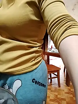 LiilyZi online show from February 6, 1:20 am