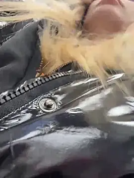 blonde exe online show from March 7, 4:25 pm