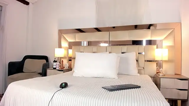 EloiseClairmont online show from March 25, 7:50 pm