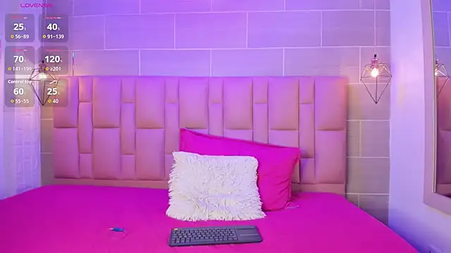 Naomi-Thompson online show from February 12, 11:50 pm