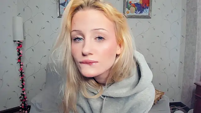 LolaStusse online show from February 21, 8:15 am