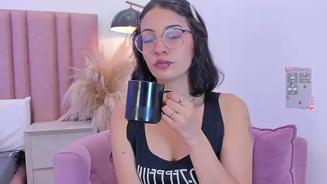 im lily  online show from March 31, 12:49 pm