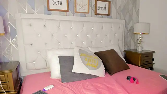 luna forever7 online show from March 9, 7:39 pm