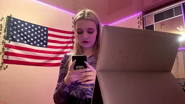 MiaBerlateen online show from February 26, 7:24 pm