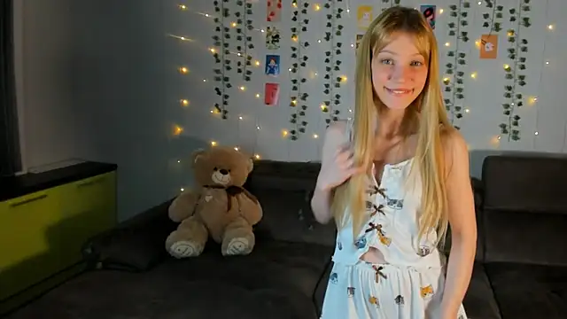 Kiracute18 online show from March 8, 6:01 pm