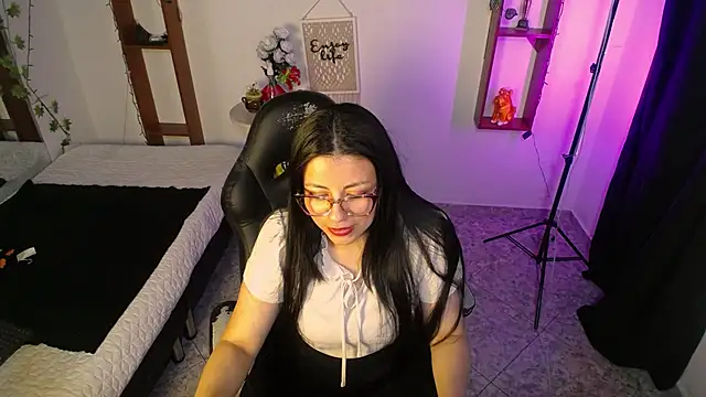 QueenRose94 online show from April 13, 12:50 pm