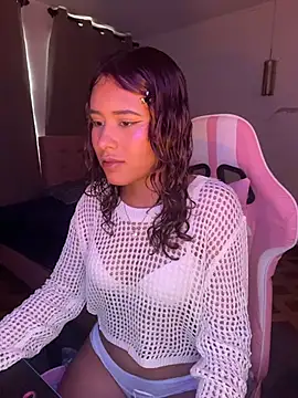 Rylia online show from April 5, 4:17 pm