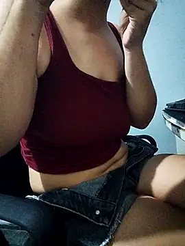 Julyzinha24 online show from February 19, 12:21 am