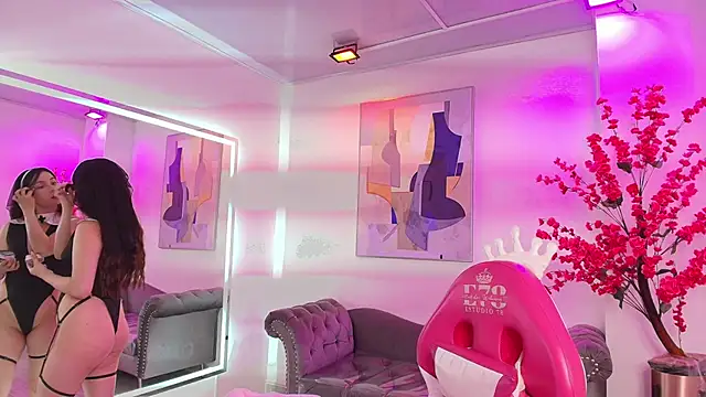 Chloe dolly online show from April 9, 11:15 am